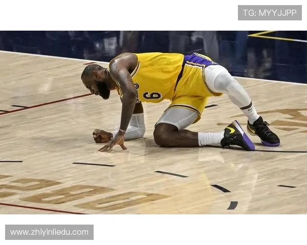 雷霆与马刺激战1月11日精彩回顾 乔治与穆雷精彩对决再现赛场 雷霆与马刺激战1月11日精彩回顾 乔治与穆雷精彩对决再现赛场