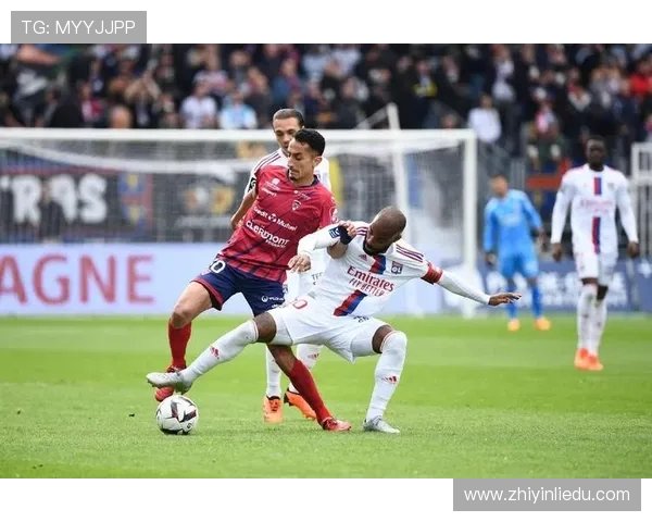 法媒报道谢尔基现场助威老东家里昂对阵尼斯比赛盛况